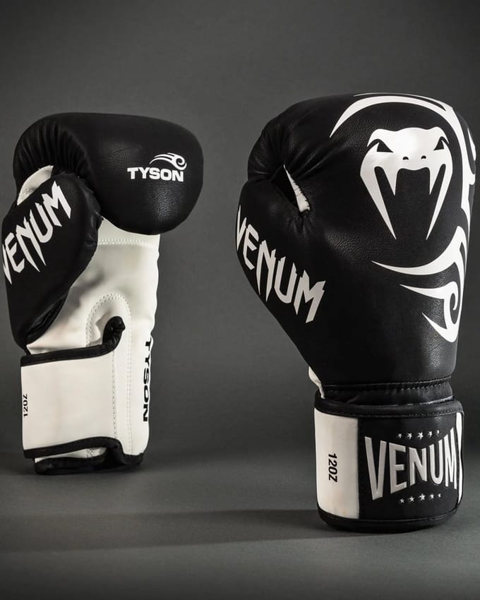 Venum Mike Tyson Replica Bokshandschoenen Diepzwart Optisch Wit - 10 OZ