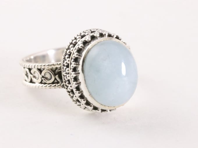 Traditionele bewerkte zilveren ring met aquamarijn - maat 18.5