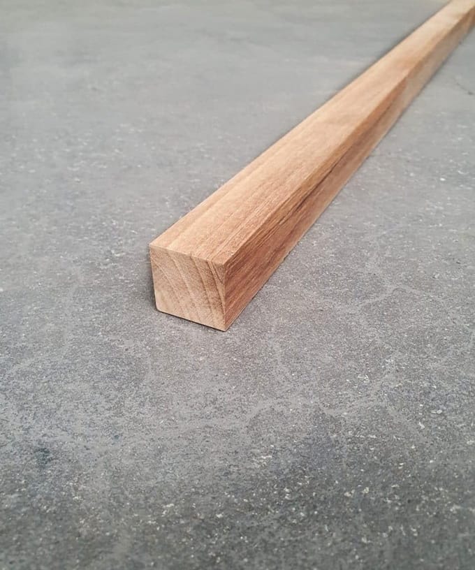 Teak houten stok, wiggezaagd, FSC-gecertificeerd, 30 mm dik, 30 mm breed, 80 cm lang