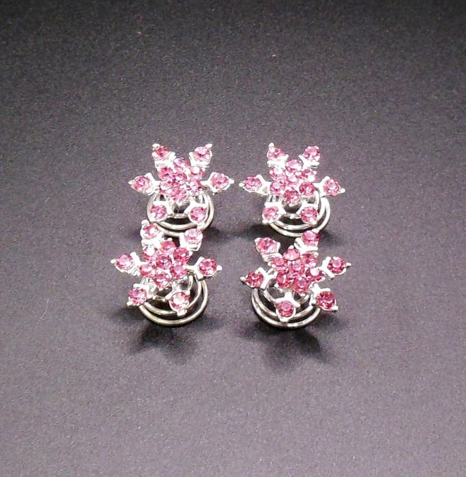 Curlies donkerroze bloem 6 blad punt met strass