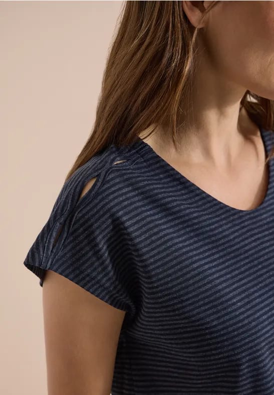 Shirt met overhangende schouders en uitgesneden details
