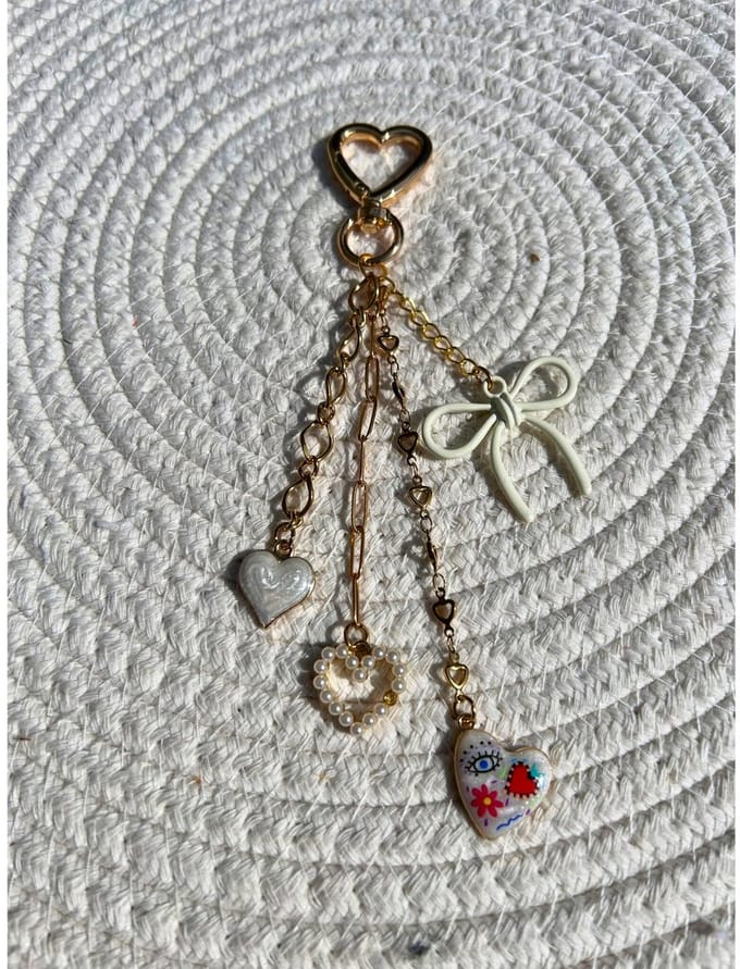 2 Love it Liefdevol D - Sleutelhanger - Tashanger - Hartjes - Wit - Goudkleurig - Veelkleurig