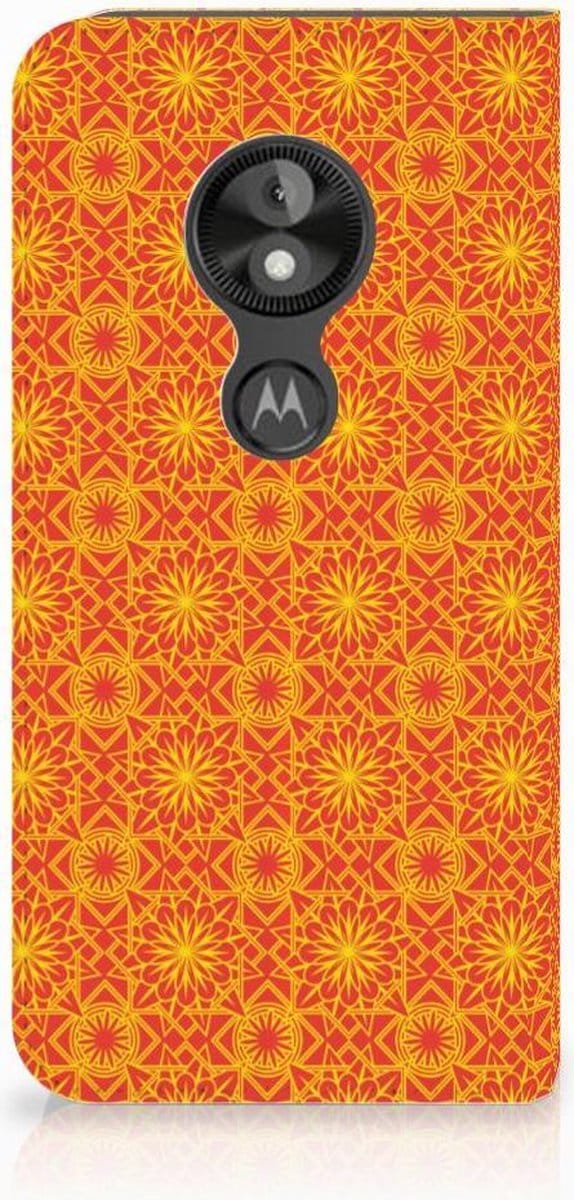 Motorola Moto E5 Play Hoesje met Magneet Batik Oranje