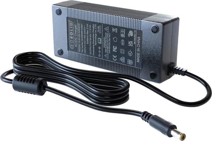 GO SOLID! ® Oplader geschikt voor Navee N65 Elektrische step