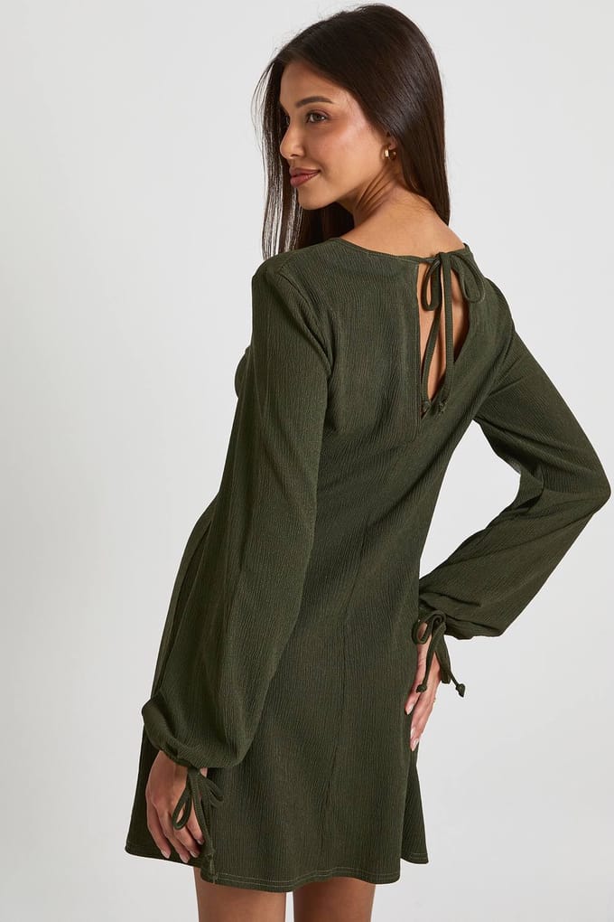 boohoo Dames Getextureerde shiftjurk met volumemouwen | Khaki | Maat: 10