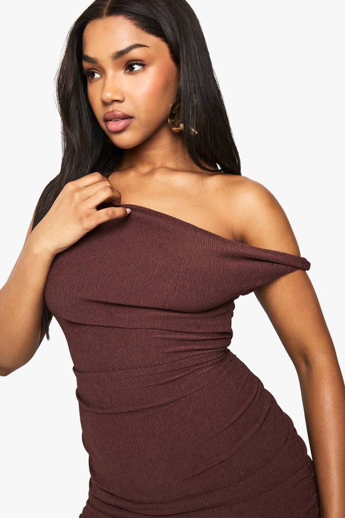 boohoo Dames Getextureerde Draperie Twistriem Mini-jurk | Chocolate | Maat: 16