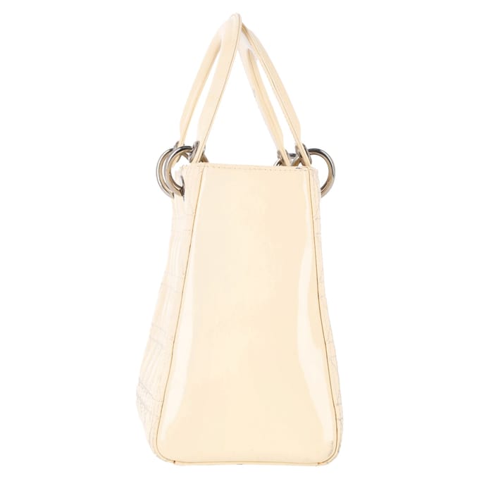 Dior Medium Lady Dior handtas met handvat in ivoorkleurig lakleer