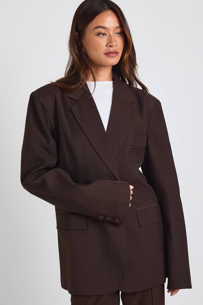 boohoo Dames Lang, dubbelgeknoopte, getailleerde blazer op maat | Chocoladebruin | Maat: 40