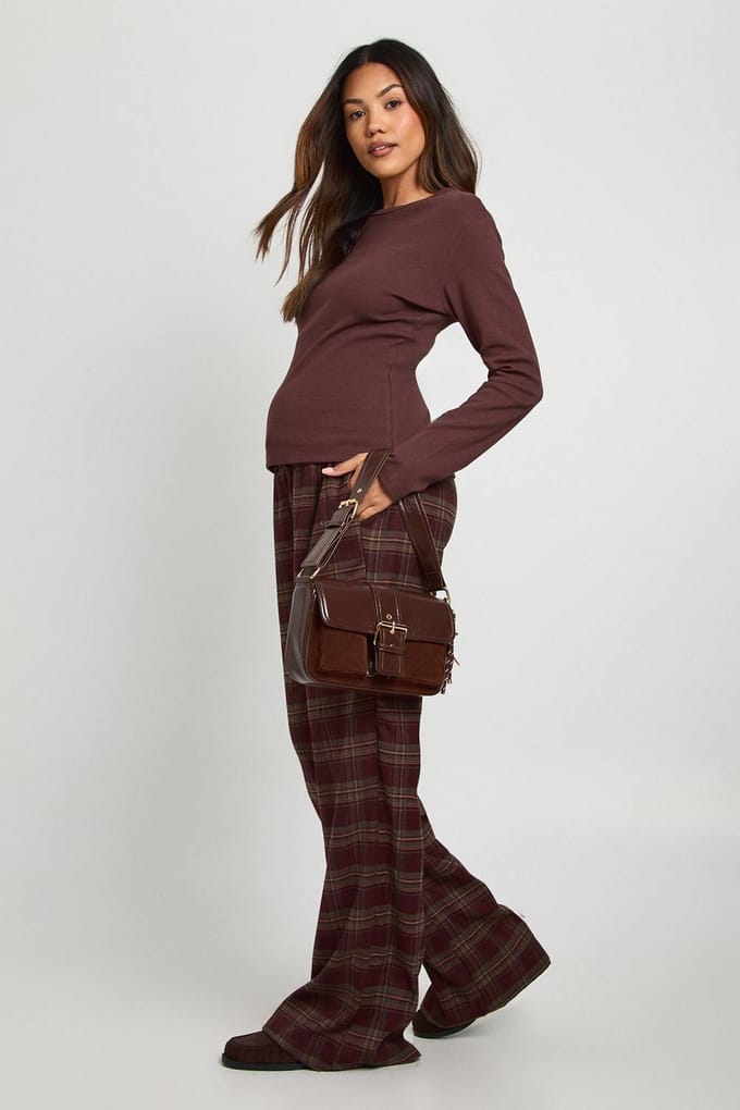 boohoo Dames Zwangerschapsbasic geribbelde lange mouwen lang gesneden nauwsluitende top | Chocoladebruin | Maat: 36
