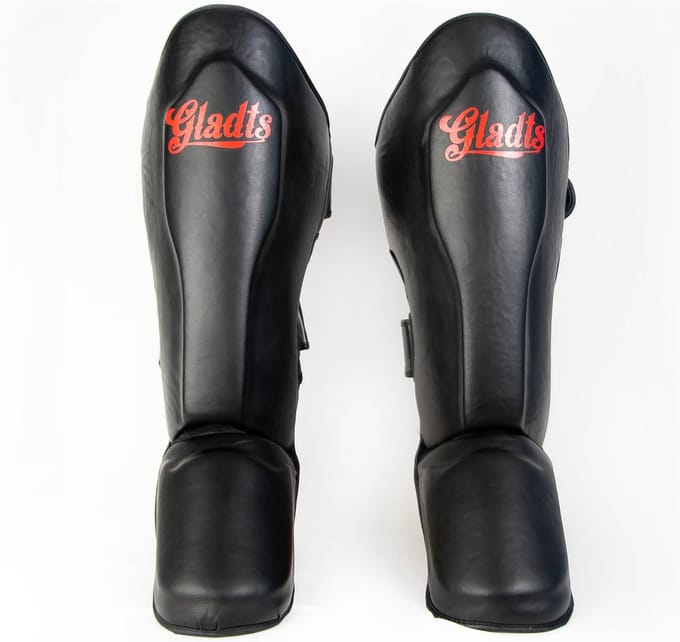 Gladts Classic Scheenbeschermers – Zwart/Rood – Maat M – Kickboksen, Muay Thai en MMA