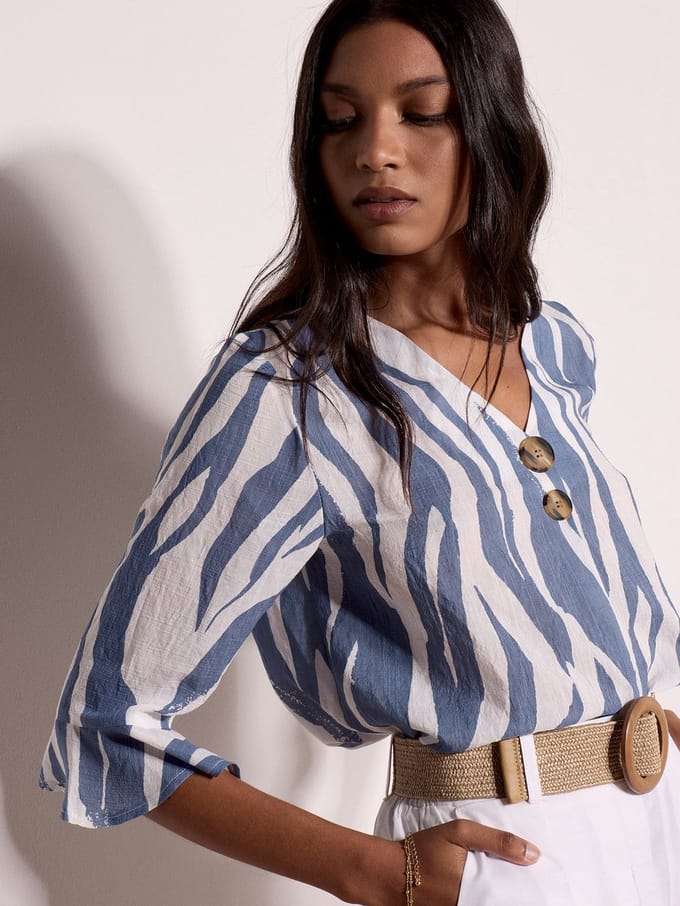 Top met zebraprint en klokmouwen