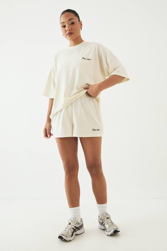 Dames Dsgn Studio Lounge Henley Knoop Superzachte Short | Creme | Maat: Medium