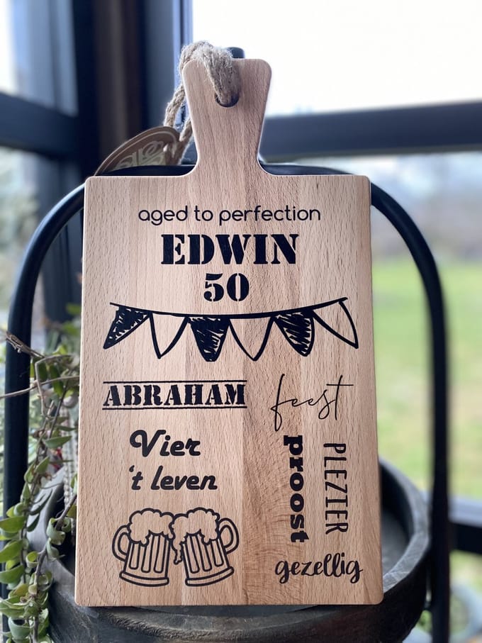 Creaties van Hier - serveerplankje - abraham - 34,5 cm - gepersonaliseerd cadeau - hout