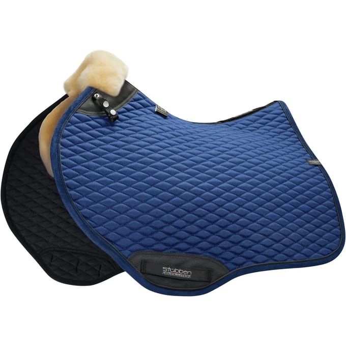 Zadeldoek voor paard van lamsbont Stübben Streamline Close Contact