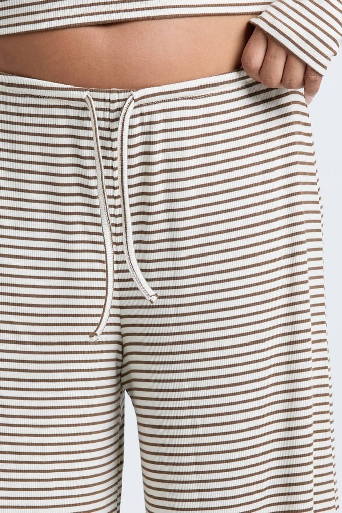 boohoo Dames Plus gestreepte mid-rise wijde pijpbroek | Steen | Maat: 50