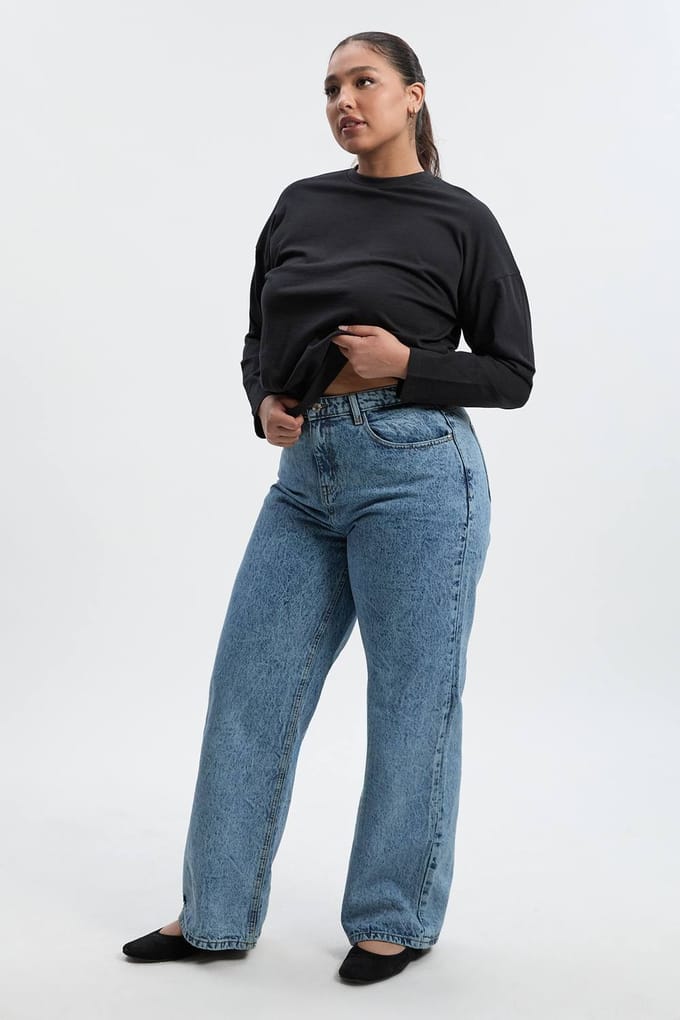 boohoo Dames Plus Basics Split Hem Straight Leg Jeans | Light Blue | Maat: 16/32L