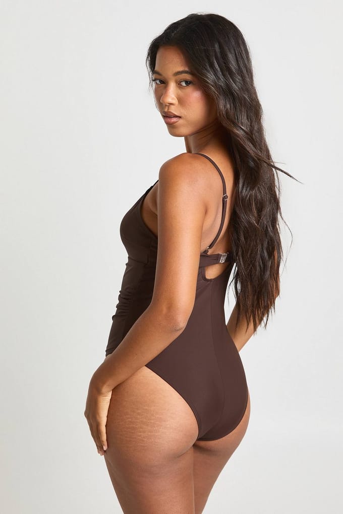 boohoo Dames Control Duikende Sleutelgat Badpak | Chocoladebruin | Maat: 38