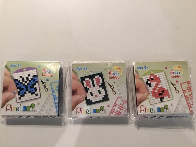 SET 3 PIXELHOBBY MEDAILLONS VLINDER-KONIJN-FLAMINGO