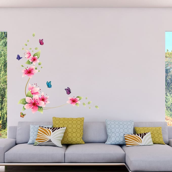 Decoratieve muurstickers met roze bloemen en vlinders