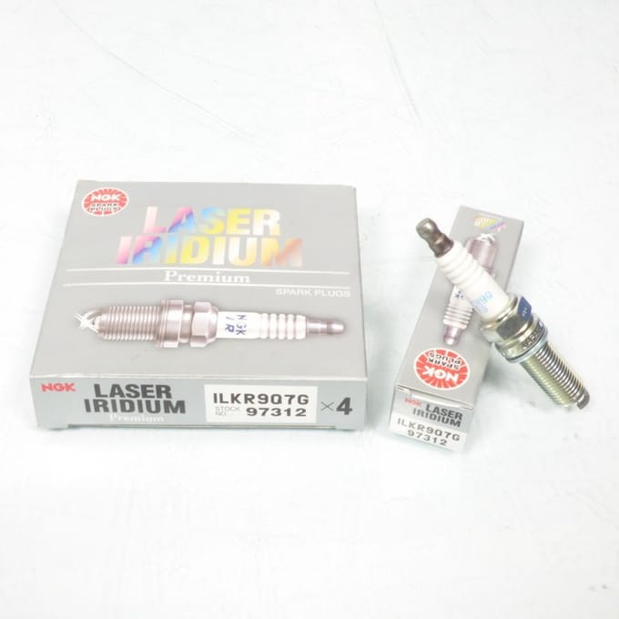 Bougie d'allumage NGK pour Auto ILKR9Q7G / 97312 / Par 4 Neuf