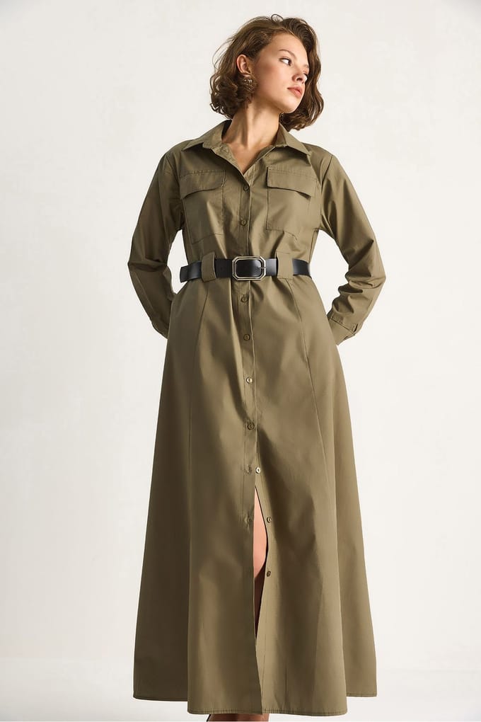 Maxi-jurk met lange mouwen, knoopsluiting en overhemdkraag