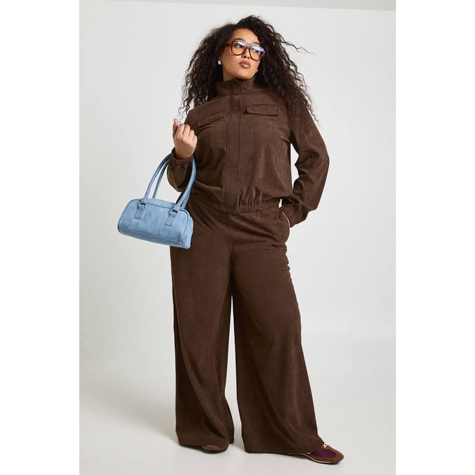 boohoo Dames Plus Corduroy Wijde Pijpen Broek | Chocoladebruin | Maat: 44