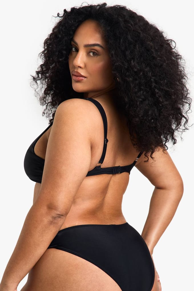boohoo Dames Plus Swimwear Essentials Crop Bikini Top | Black | Maat: 20