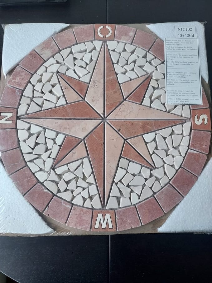 Mozaiek tegel 102 - windroos - rond 40cm - marmer - rood creme beige