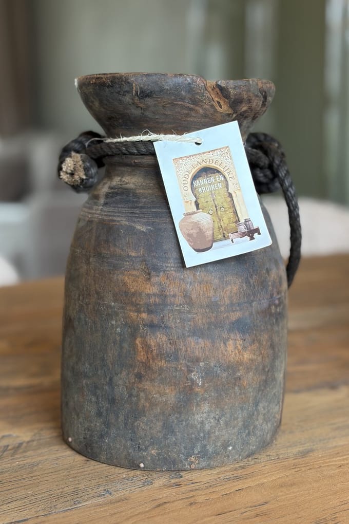 Oude landelijke Nepalese houten kruik vaas pot
