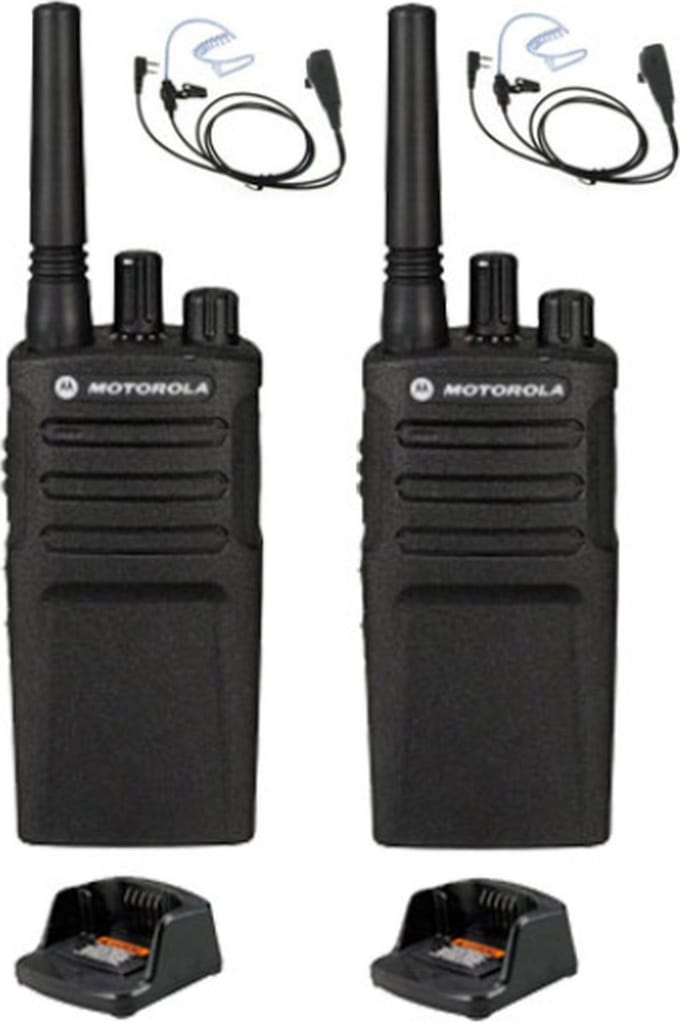 Set van 2 Motorola XT420 UHF IP55 PMR446 met laders en beveiliging oortje M1 2-Pins