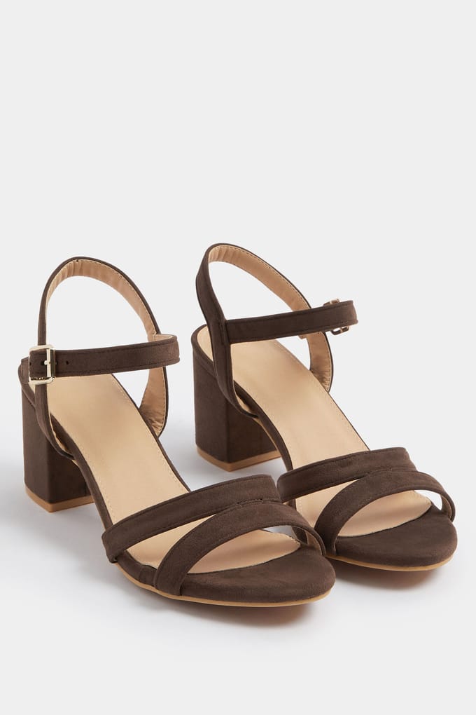 Yours Bruine Sandalen Van Imitatiesuède Met Middelhoge Blokhakken In Brede Epasvorm En Extra Brede Eeepasvormsize 42E