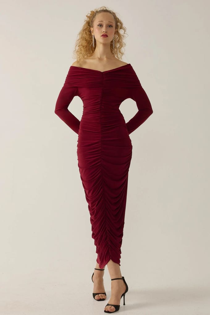 Een Schouderloze Drapé Bodycon Maxi Jurk