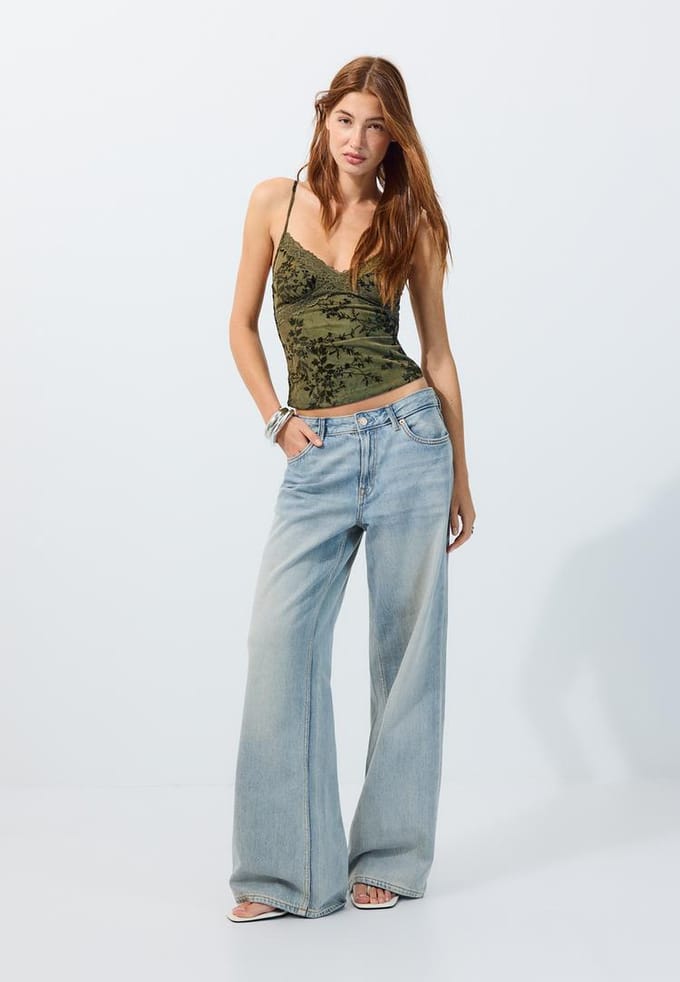 Stradivarius Aansluitende top met flock-print en kant  Kaki S