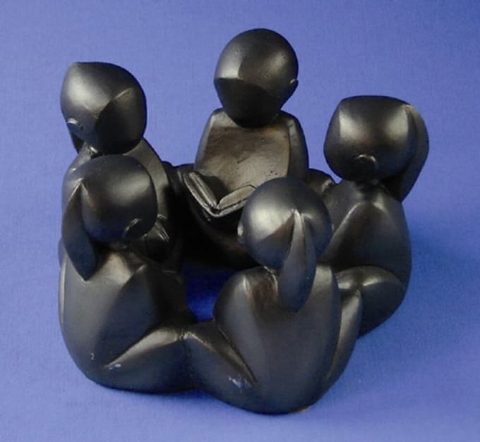 Beeld EM001 kinderkring lezende jongen met 4 meisjes