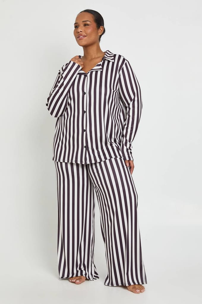 boohoo Dames Plus Stripe overhemd met lange mouwen & broekpyjamaset | Chocoladebruin | Maat: 46