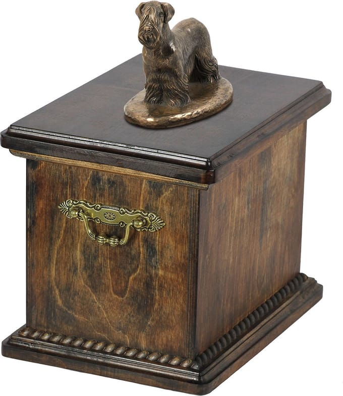 Elegante urn voor de as van een Cesky Terrier met beeldje