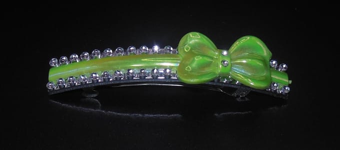 Patentspeld smal strik groen met strass punten