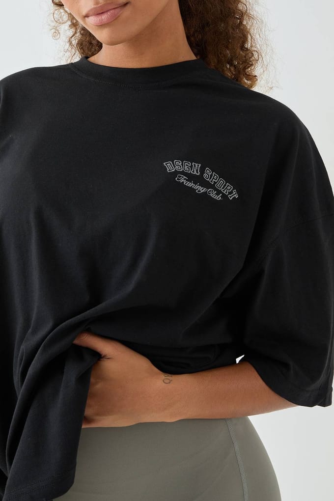 Dames DSGN Studio Sport Training Club Oversized T-Shirt | Zwart | Maat: 2XL
