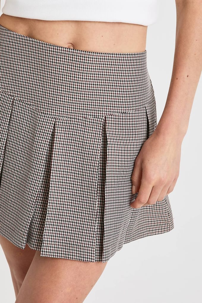 boohoo Dames Petite Tonal Mini Geruite Geplooide Skort | Stone | Maat: 12