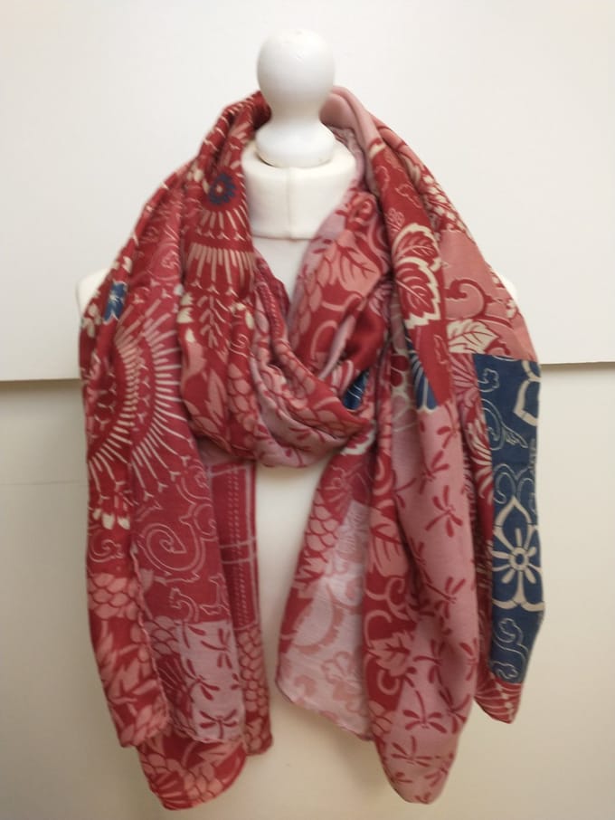 Lange dames sjaal Elise gebloemd motief rood roze beige blauw