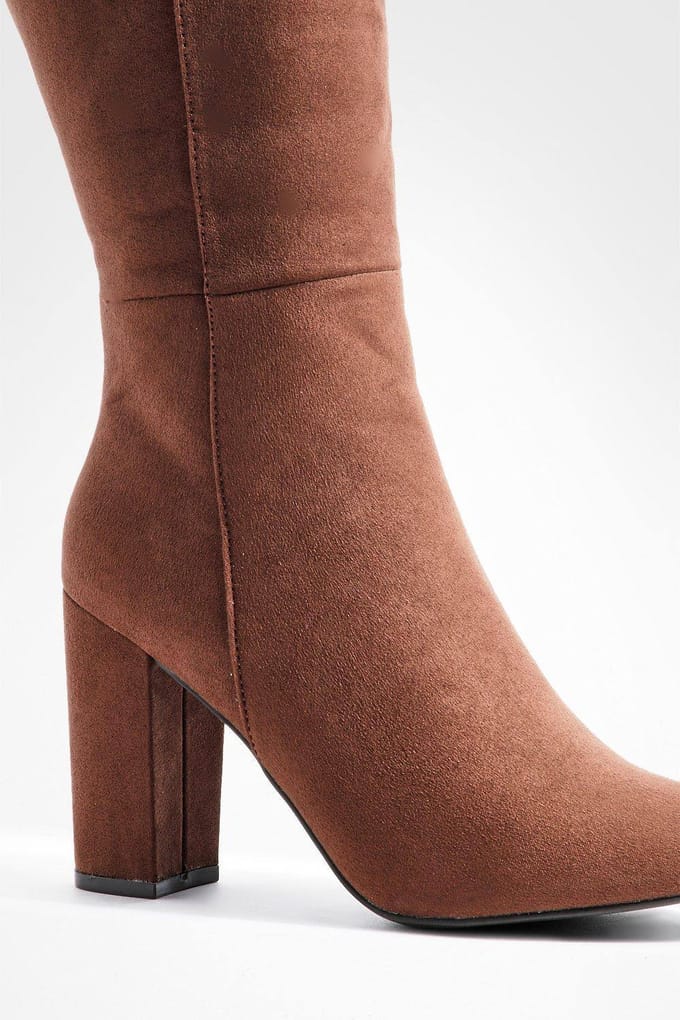 boohoo Dames Faux Suede Knee High Heeled Boots | Chocolate | Maat: 5