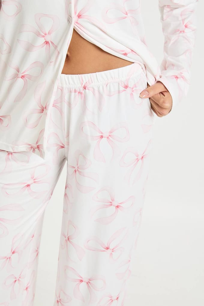 boohoo Dames Strik Print Lange Mouw Top & Broek Pyjama Set | Wit | Maat: 44