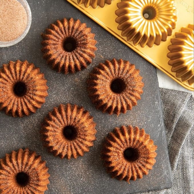 Tulband Bakvorm "Brilliance Bundtlette Pan" - Nordic Ware | Premier Gold
