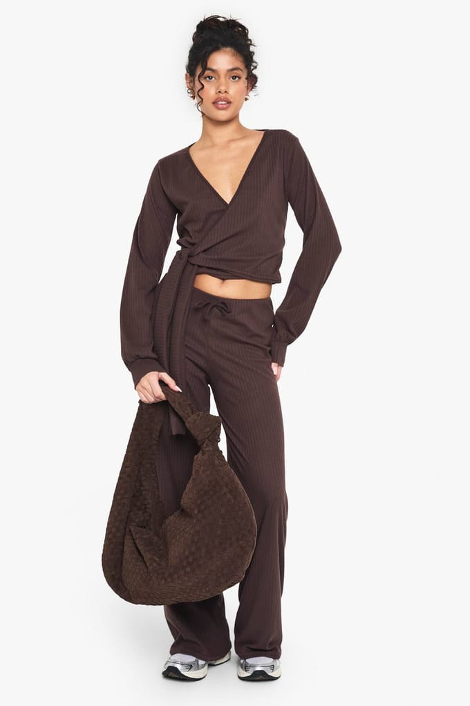 boohoo Dames Rib Wrap Over Tie Detail Top & Trouser Set | Chocolate | Maat: 10