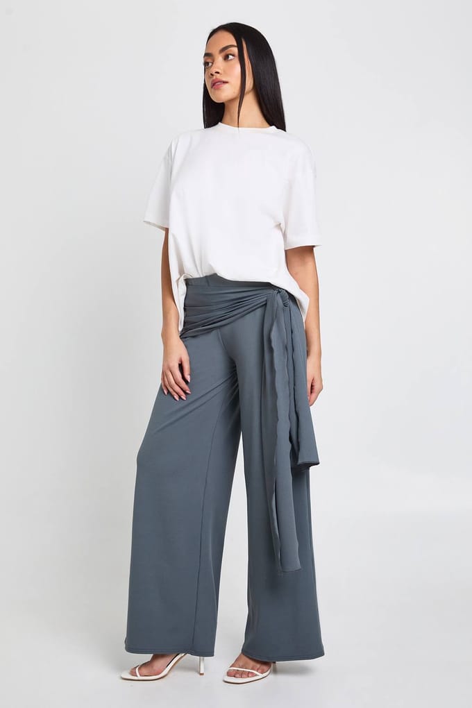 boohoo Dames Dubbele Laag Matte Slinky Strikceintuur Broek | Houtskool | Maat: 38