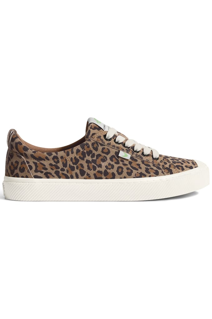 Cariuma Oca Suede Leopard Print Maat: 42 | Sneakers Outlet | Unisex | Bruin