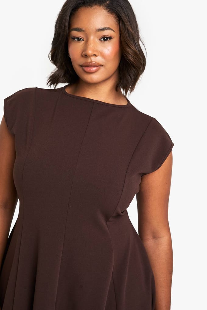 boohoo Dames Plus gepaneerde volume schaatsjurk | Chocolate | Maat: 22