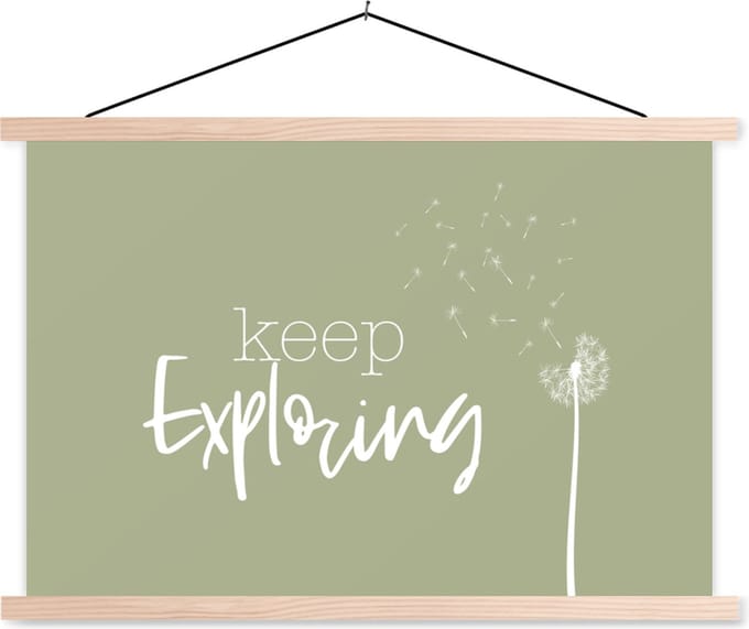 Posterhanger incl. Poster 60x40 cm - Schoolplaat - Spreuken - Quotes - Keep exploring - Reizen - Textielposter - Blanke latten