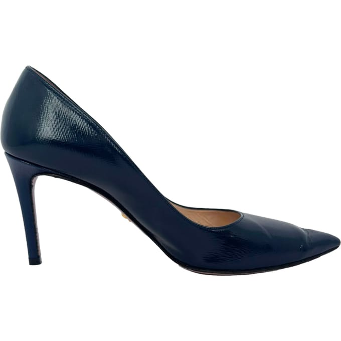 Prada Pumps met Spitse Neuzen in Marineblauw Lakleer