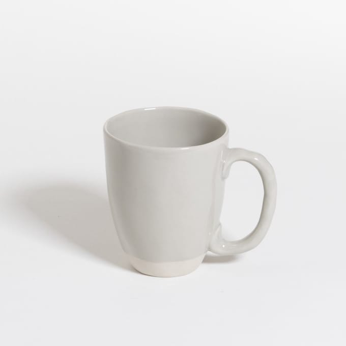 The Table atelier - mok met oor - Ø 8,5 - 300 ml - handgemaakt - lichtgrijs